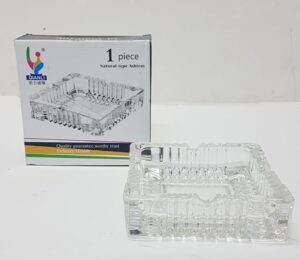 מאפרה זכוכית מרובעת
