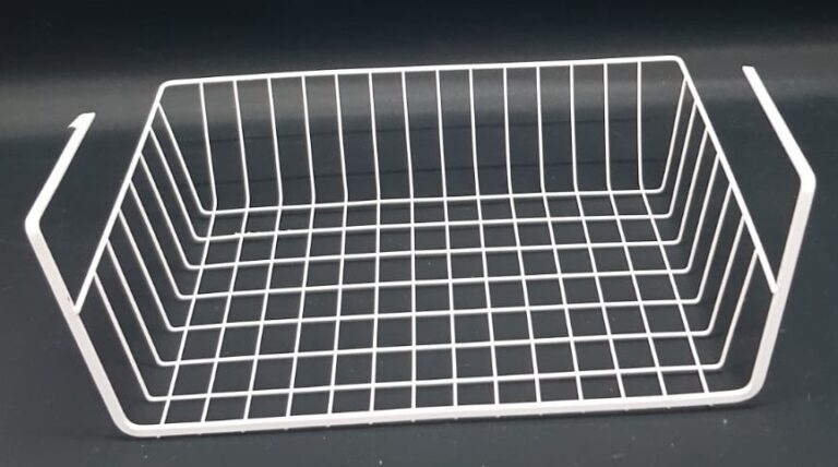 ⁦מדף רשת מתכת ניתלה על מדפים - לבן 31X25⁩ – תמונה ⁦2⁩