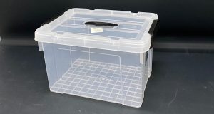 ארגז פלסטיק סגירת קליפסים עם ידית כ-34X25 גובה כ-20 ס"מ
