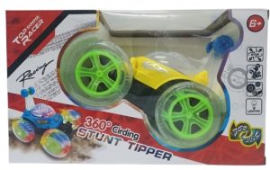 מכונית על שלט נטענת משתוללת ומדליקה אורות